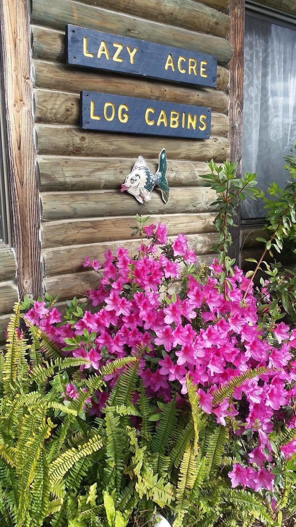 Lazy Acre Log Cabins Lakes Entrance Exterior photo